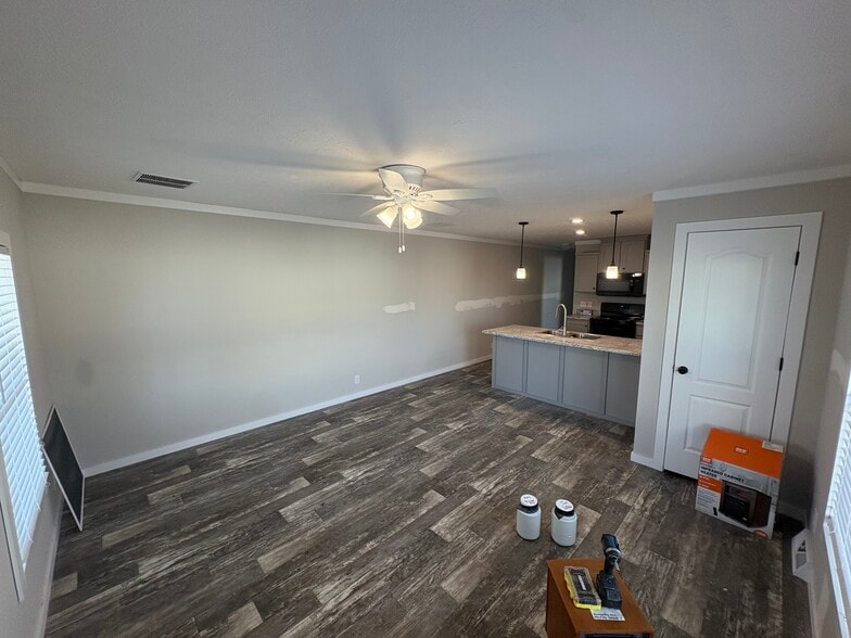 Building Photo - 102 S California St