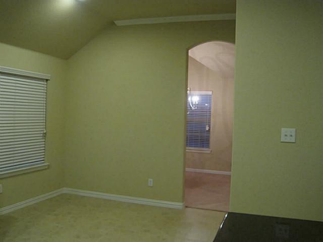 Building Photo - 5800 Valley Haven Way