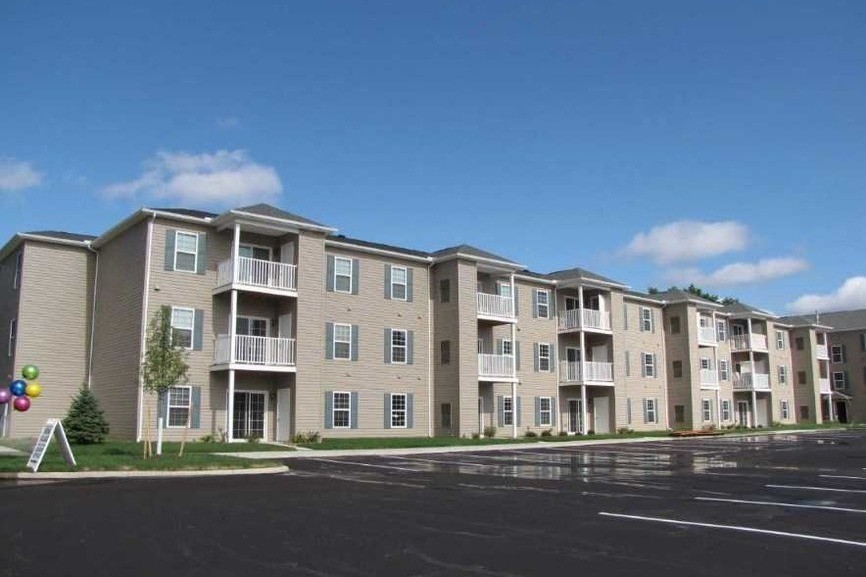 Exterior Building - Lorain Pointe Senior Apartments