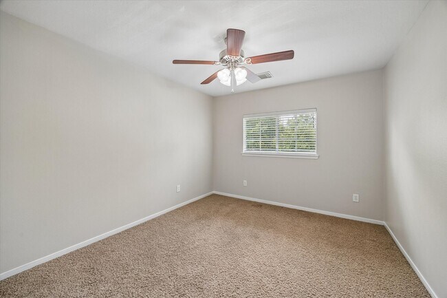 Building Photo - 6218 Lovage Ave