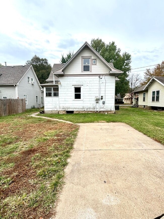 Building Photo - Italian Estates Property Management