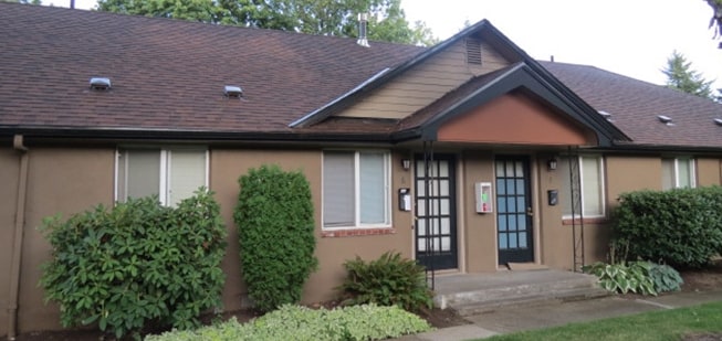 Primary Photo - Columbia Court Apartments