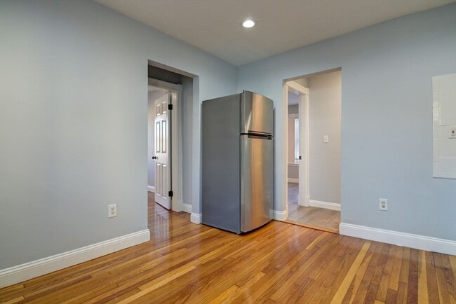 Building Photo - 88 Old Colony Ave