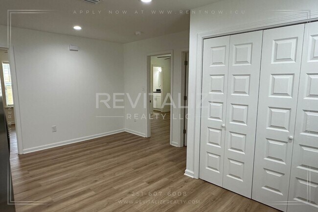 Building Photo - **OPEN HOUSE 08/17 1-3PM** 4 Bed/2 Bath Ho...