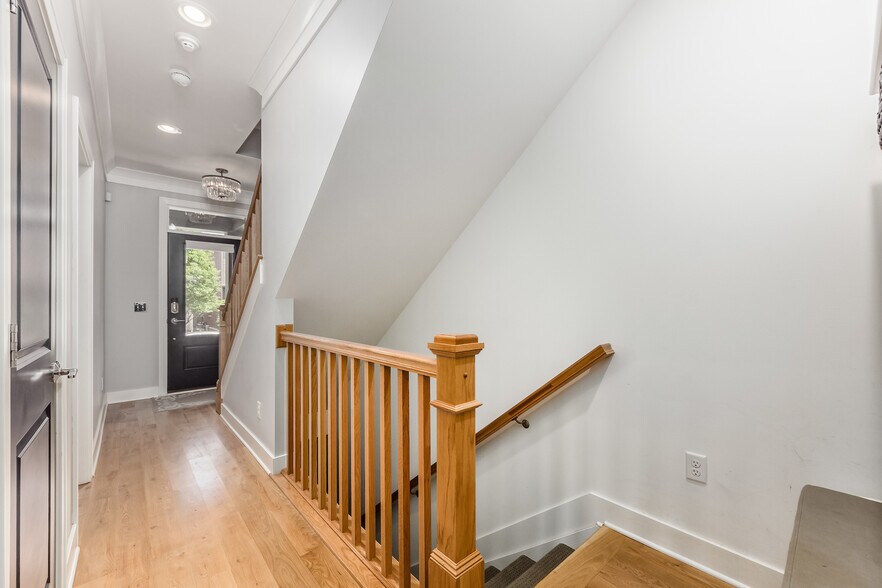 Building Photo - 1041 Harrison Park Pl