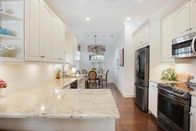 Building Photo - 136 Florence Dr