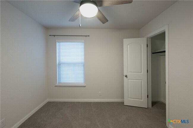 Building Photo - 2089 Egret Ave