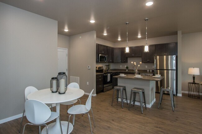 Building Photo - Spacious 1-bedroom, 1.5 bath, 1st floor, w...