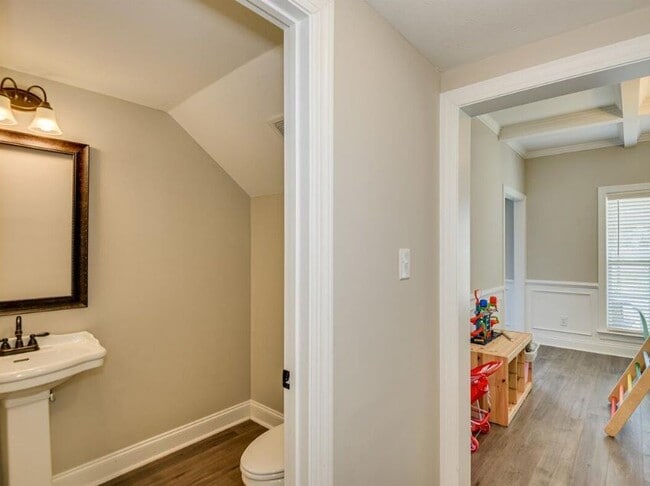 Building Photo - 3651 Kearsley St