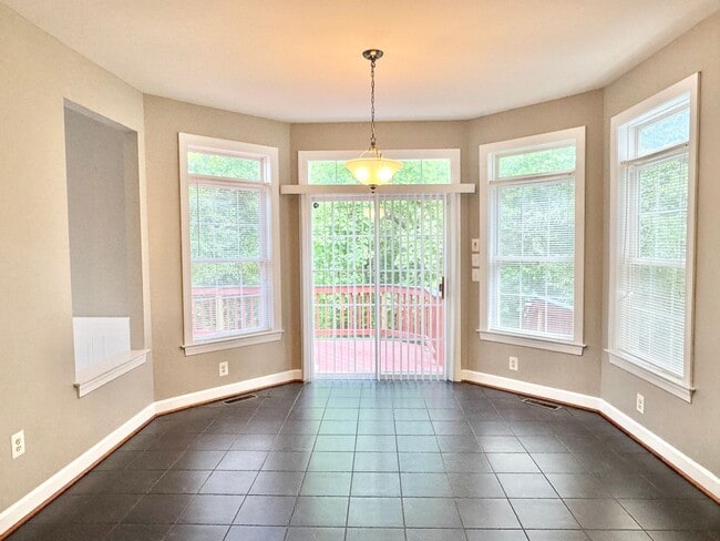 Building Photo - GORGEOUS FORMER MODEL HOME - MINUTES TO QUANTICO