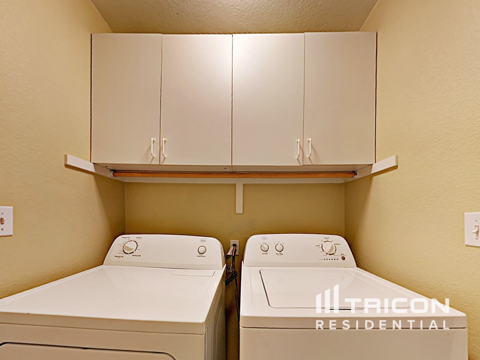 Building Photo - 610 Largo Azul Ave