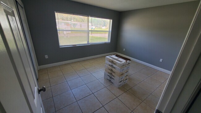 Building Photo - 1711 Lakewood Ave