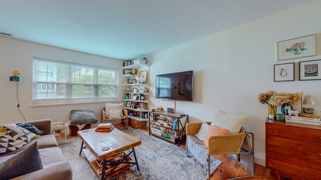 Building Photo - Beautiful 2 Bedroom Multi Level Condo