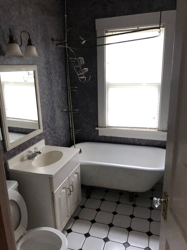 Building Photo - 119 N Normal St