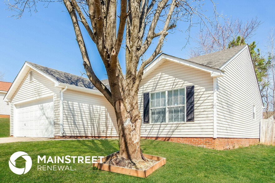 Building Photo - 2111 Pleasant Dale Dr