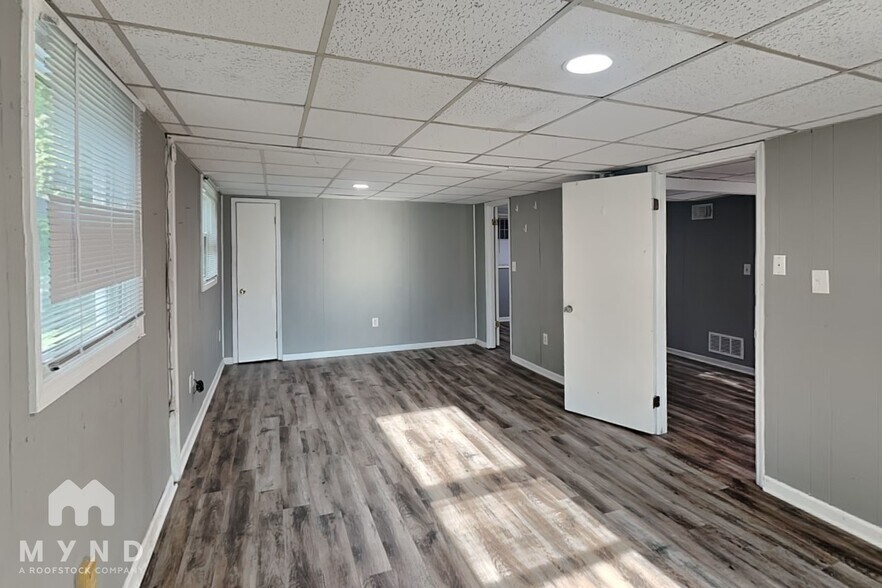 Building Photo - 2559 Park Dr