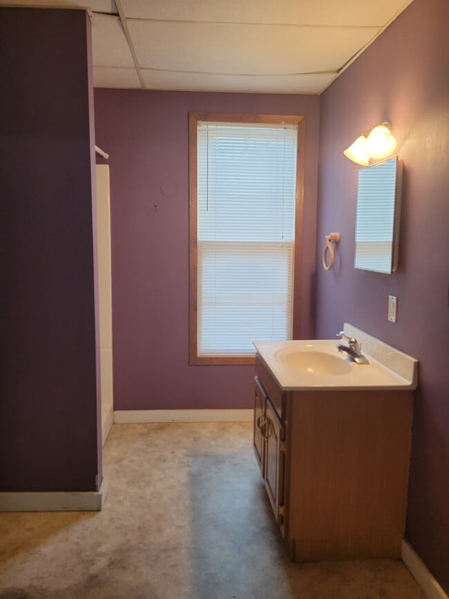 Building Photo - 617 7th Ave