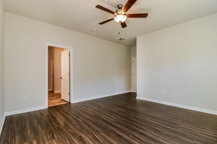 Building Photo - 135 Dorian Lp