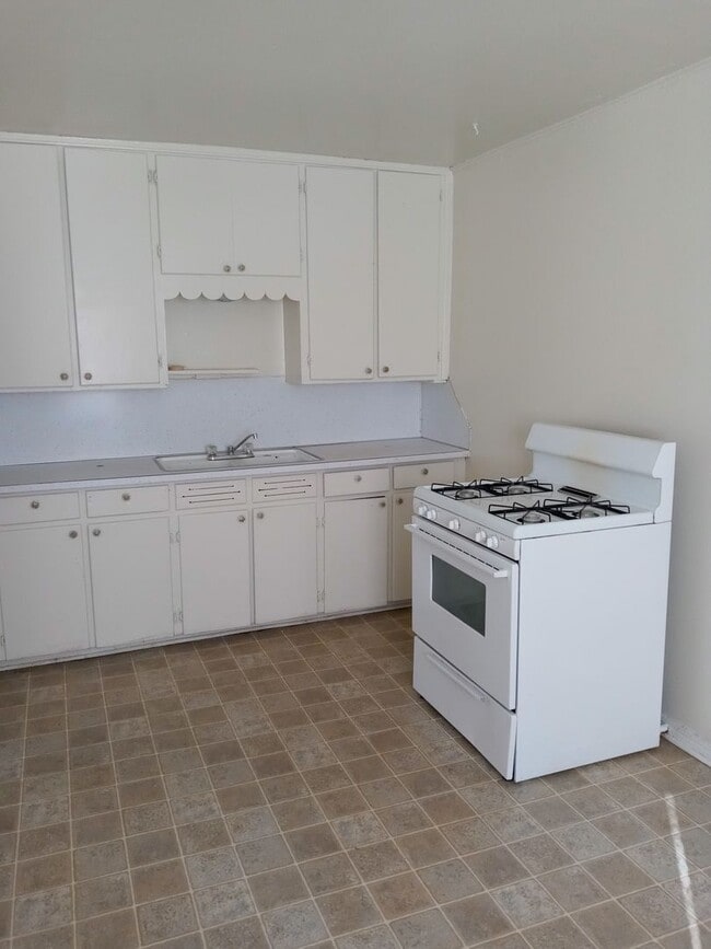 Building Photo - Nice 1 bed, 1 bath Duplex