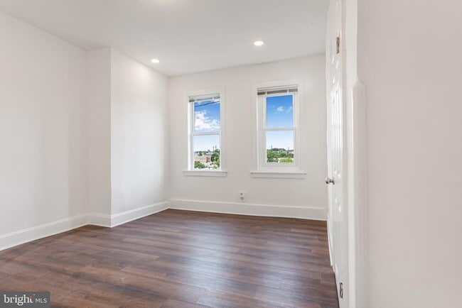 Building Photo - 2212 W Fayette St