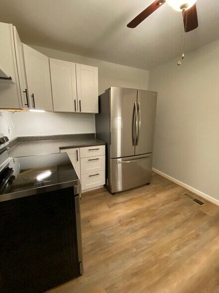 Building Photo - 918 N Graycroft Ave