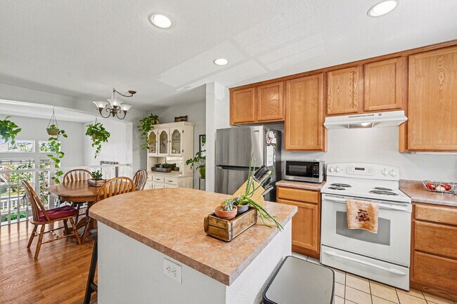 Building Photo - "Discover Your Dream Home: Spacious 3-Bedroom Townhouse in Scenic Castle Rock!"