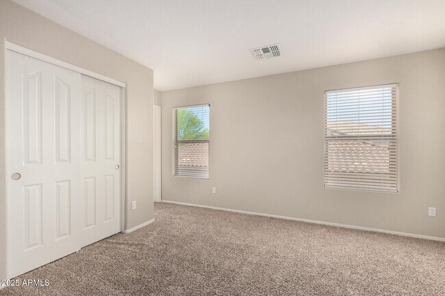 Building Photo - 4122 E Palm Beach Dr