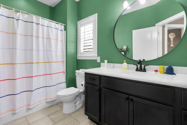 Building Photo - 137 Shoreview Dr