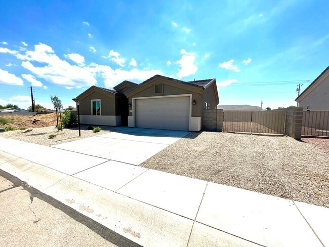 Building Photo - Beautiful 2024 Built 3 Bedroom Home in Legacy Ranch!