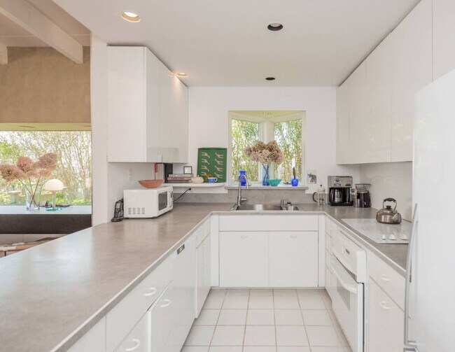 Building Photo - 38 Oceanview Dr