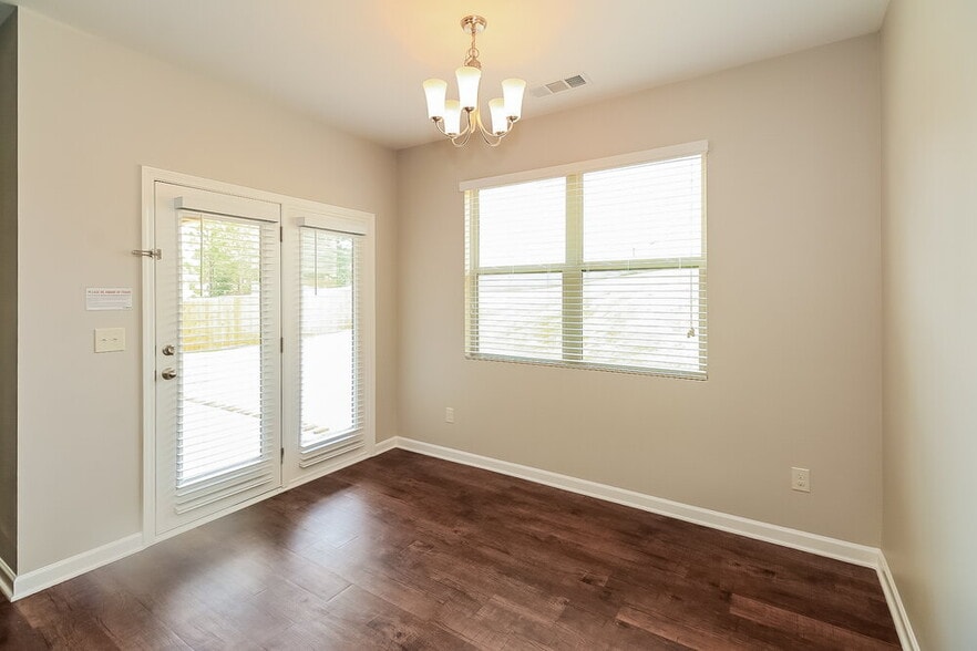 Building Photo - 141 Ivey Meadow Dr