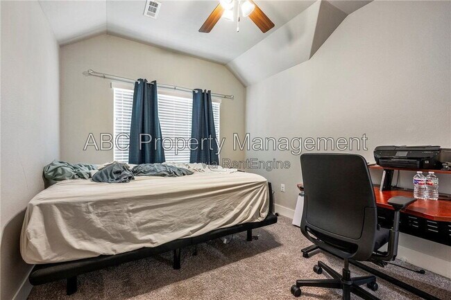 Building Photo - 1038 Jameson St