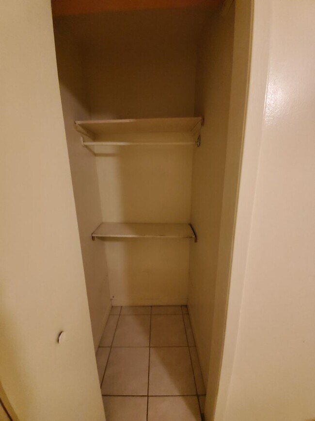 Building Photo - 2 bedroom /1 bath Fourplex in North Bryan!...