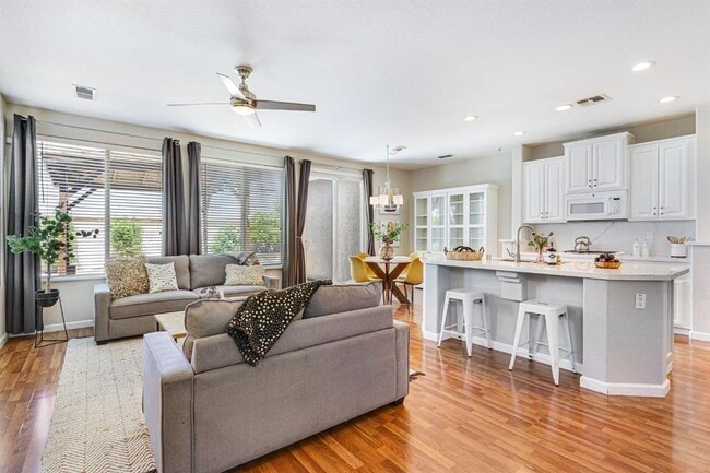 Building Photo - Adorable 3 bedroom 2 bath home
