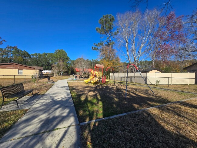 Building Photo - New Kings Road Brick Home 3 Bedrooms 2 1/2 Baths