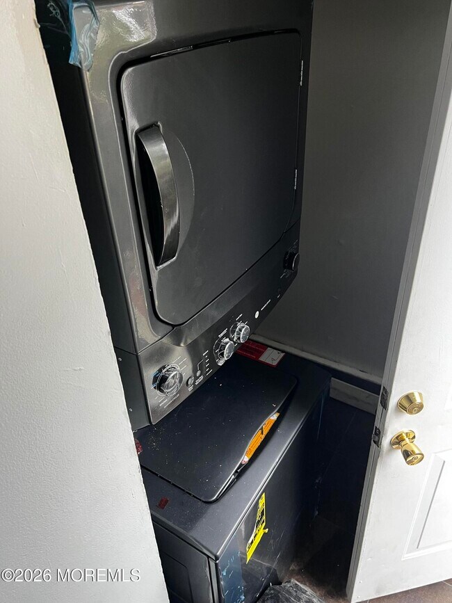 Building Photo - 364 Westwood Ave