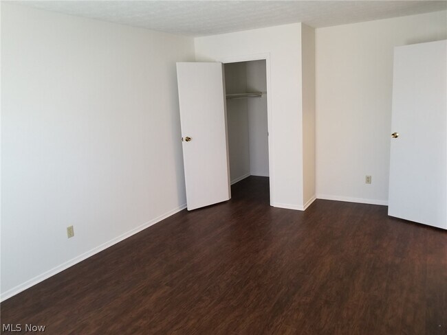 Building Photo - 9997 Independence Dr