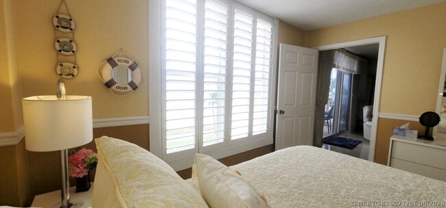 Building Photo - 1051 Hillsboro Mile