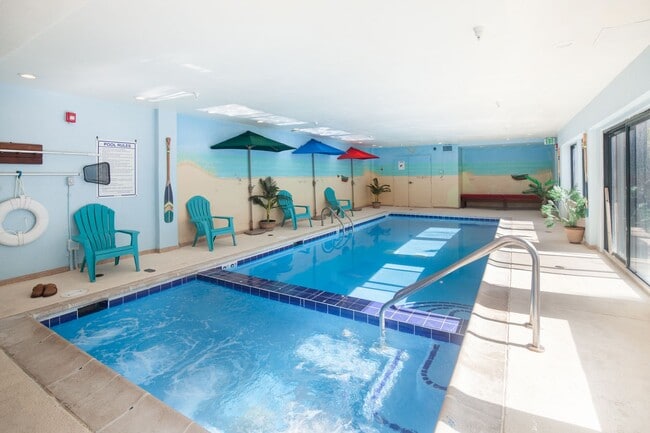 Building Photo - Evolve Real Estate: 6 Mos Lease Only Large Fully Furnished Condo Walking Distance to Keystone Vil...