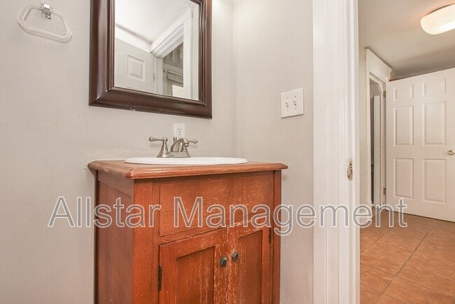 Building Photo - 3195 Whitethorn Rd