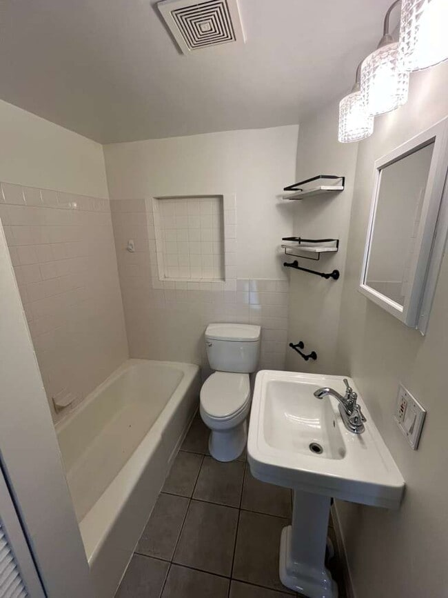 Building Photo - 2033 Kater St