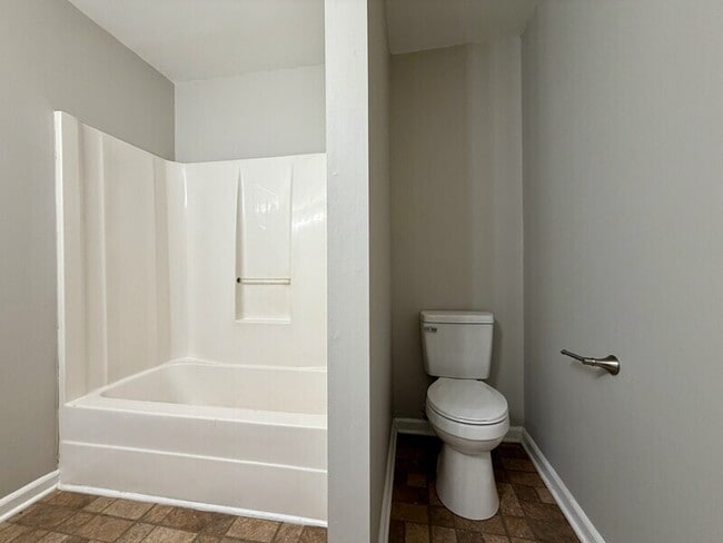 Building Photo - 3746 Glenwood Dr