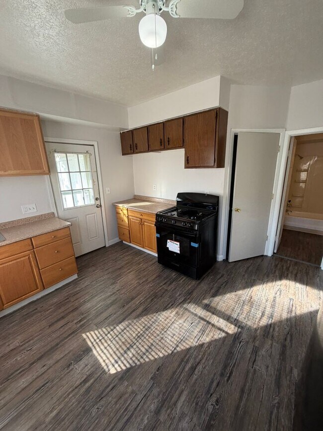 Building Photo - 2200 W 103rd St