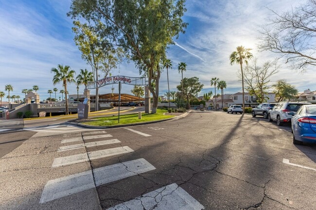 Building Photo - STUNNING Furnished OASIS 2 bed/2 bath Condo in McCormick Ranch