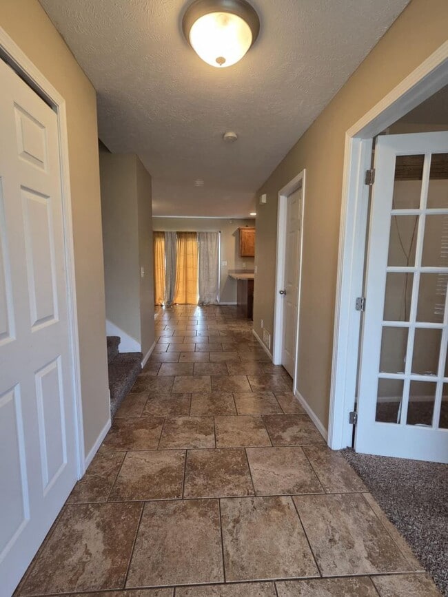 Building Photo - Large family corner lot home for rent!
