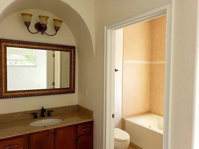 Building Photo - 1005 Coronado Ct