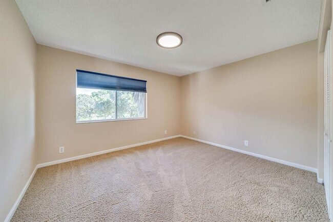 Building Photo - 558 Stonemont Dr