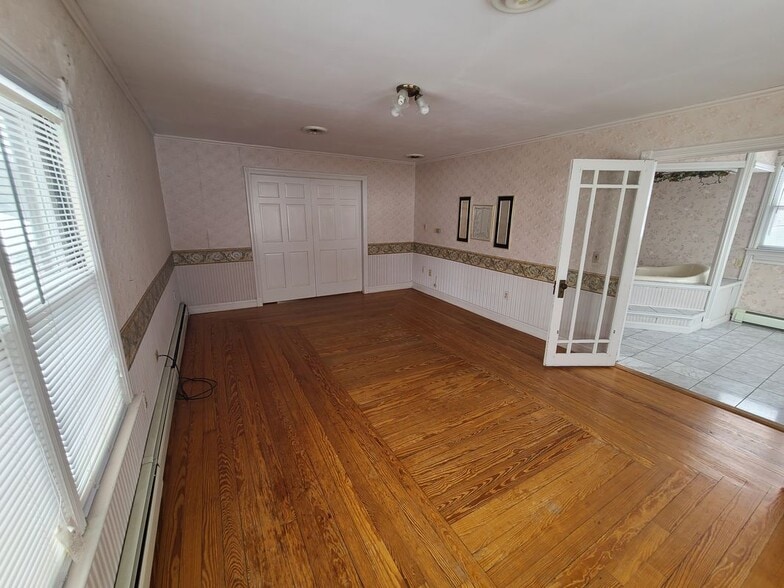 Building Photo - 608 Water St