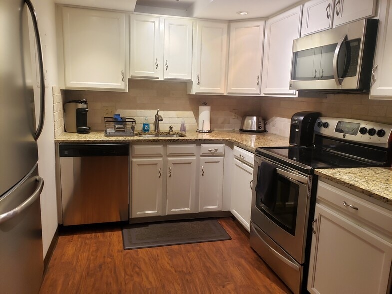 Building Photo - 2865 Sundown Ln