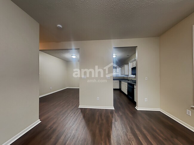 Building Photo - 15476 Old Pond Cir